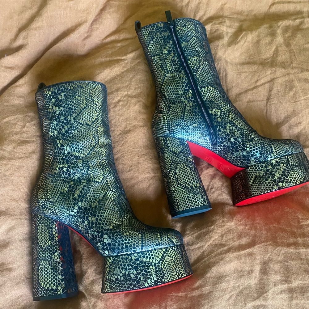 Izamayeah platform boots